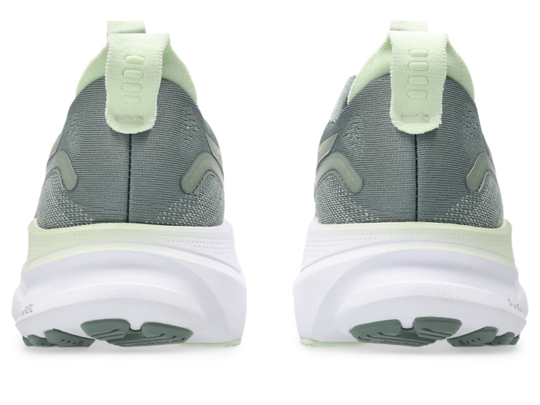 GEL-KAYANO 32 thumbnail