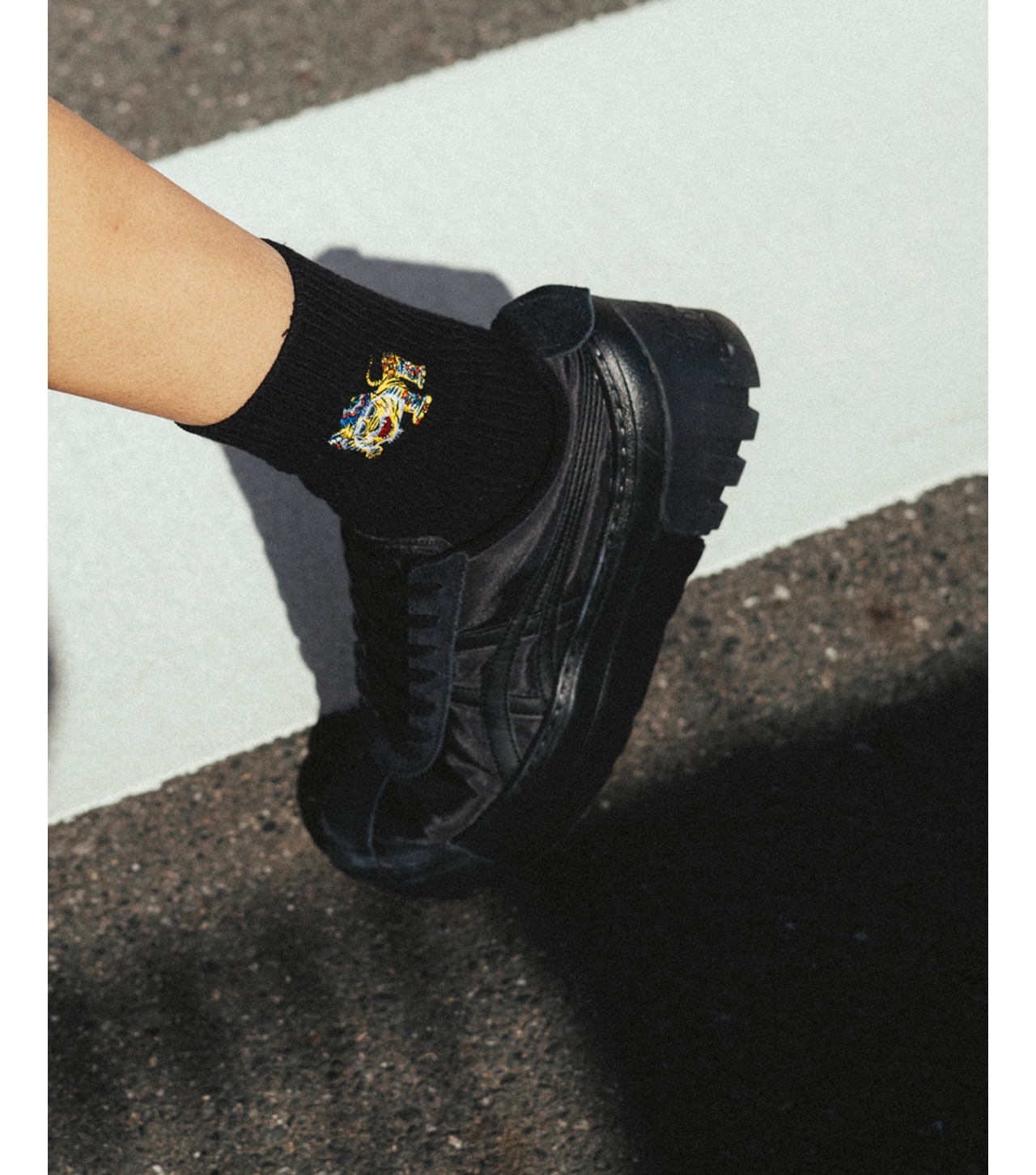 Onitsuka Tiger DELEGATION CHUNK BLACK/BLACK 1183A585 Onitsuka Tiger DELEGATION CHUNK BLACK/BLACK 1183A585