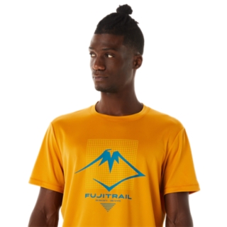 MEN'S FUJITRAIL LOGO SHORT SLEEVE TOP | Sandstorm | T-Shirts