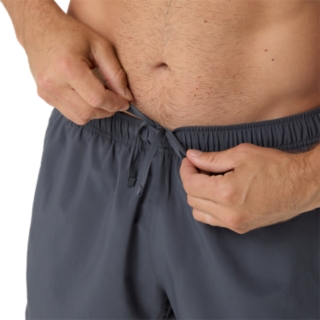 รูปภาพ 5 จาก 6 ถึง ผู้ชาย CARRIER GREY ASICS SILVER 5IN SHORT Men bottoms