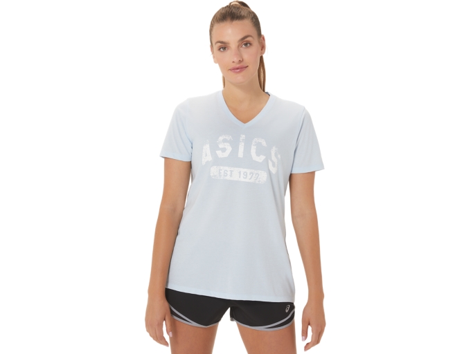 WOMEN'S SHORT SLEEVE EST 1977 V-NECK TEE | Soft Sky | T-Shirts & Tops |  ASICS