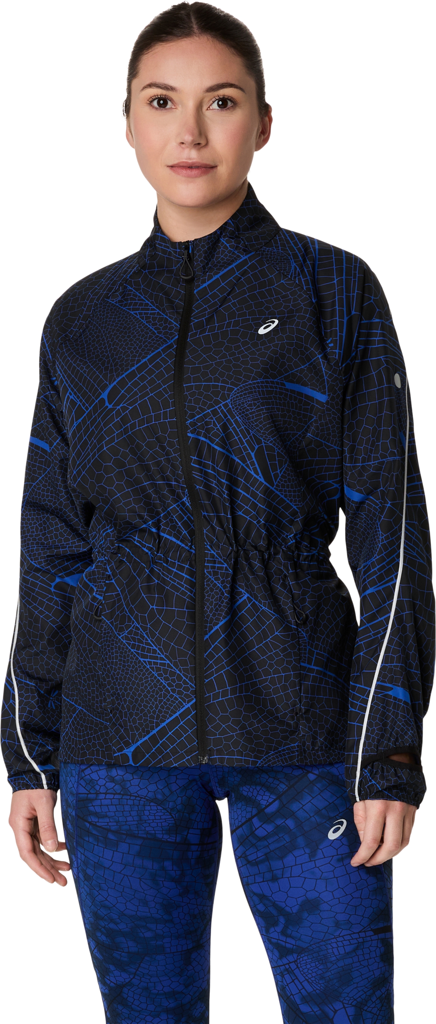 Женская куртка ASICS Road Lite-Show Packable, цвет: Чёрный / Кобальтовый — фото 1