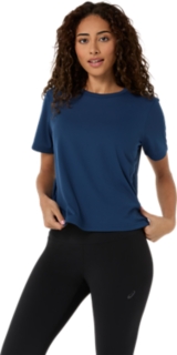 รูปภาพ 3 จาก 7 ถึง ผู้หญิง INDEPENDENCE BLUE ACTIADAPT PACKABLE SHORT SLEEVE TOP เสื้อผ้าผู้หญิงทั้งหมด