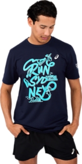 SM26 ASICS SPIRAL RELAXED TEE- RUN SYDNEY HARBOUR, Midnight 1