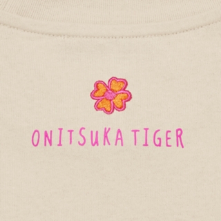 GRAPHIC TEE ALMOND MILK