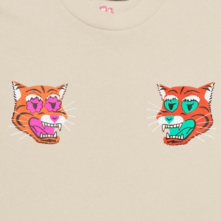 GRAPHIC TEE ALMOND MILK